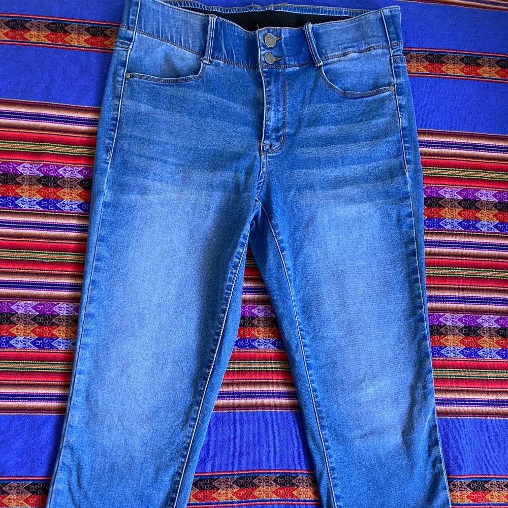 Apt. 9 Jean Capris with Elastic Waist Band - Size 10